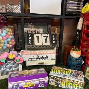 TOPPS 1990 HOCKEY CARDS both